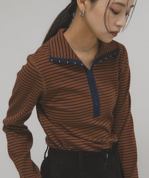 KBF（ケイビーエフ）の「タートルホックボーダートップス（Tシャツ/カットソー・レディース・IVORY×BLK/CCL×IVORY/BROWN×NVY・One）」の2枚目の写真