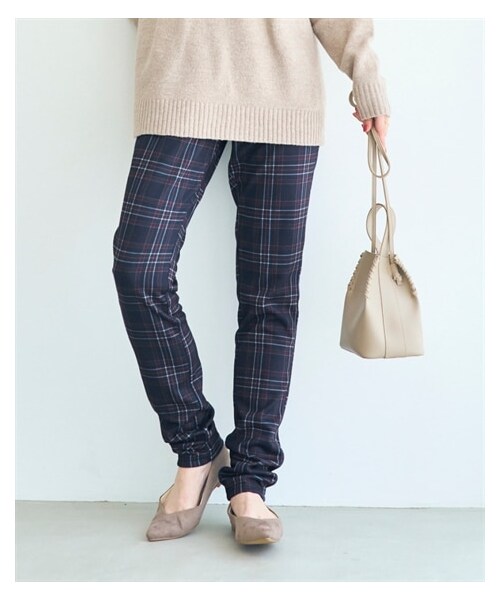 nissen（ニッセン）の「大きいサイズ （MO-FU POKA）裏シャギーストレートパンツ（ゆったり太もも）（股下６８ｃｍ）（パンツ・レディース・ネイビー系チェック/モカ系ドット/黒・L/3L）」の7枚目の写真