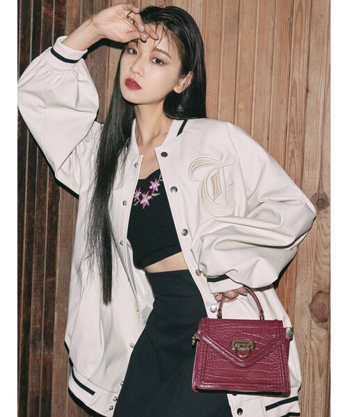 EVRIS（エヴリス）の「リブラインロゴスタジャン（ブルゾン・レディース・アイボリー/ブラック/ベージュ・F）」の2枚目の写真