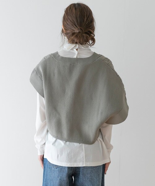 ITEMS URBANRESEARCH（アイテムズ アーバンリサーチ）の「アシンメトリーケーブルニットベスト（ベスト・レディース・WHITE/PINK BEIGE/KHAKI GRAY・one）」の20枚目の写真