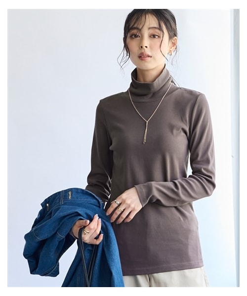 nissen（ニッセン）の「綿１００％フライス素材タートルネック長袖Ｔシャツ（UVカット）＜大きいサイズ有＞（Tシャツ/カットソー・レディース・黒/オフホワイト/グレージュ/杢チャコールグレー/ネイビー/ライムグリーン/トープ/ディープグリーン/パープル・L/LL/3L/4L/5L/6L/8L/10L/S/M）」の4枚目の写真