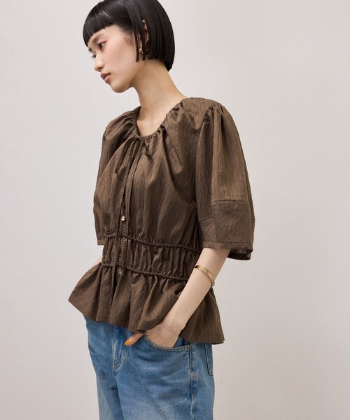 ADAM ET ROPE'(アダムエロペ)の「ウエストギャザーリボンブラウス(シャツ/ブラウス・レディース・ホワイト系/ブラウン系/サックス・F)」の10枚目の写真