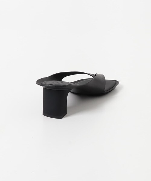 URBAN RESEARCH(アーバンリサーチ)の「MM6 P7702 SANDAL(サンダル・レディース・T8013BLACK・36/37/38)」の5枚目の写真