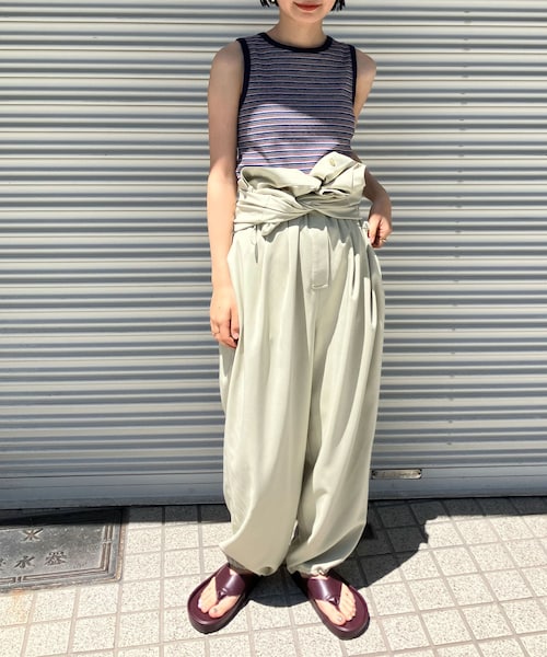 KBF(ケイビーエフ)の「コクーンWIDEジャンプスーツ(サロペット/オーバーオール・レディース・IVORY/L.KHAKI/CHARCOAL・one)」の3枚目の写真