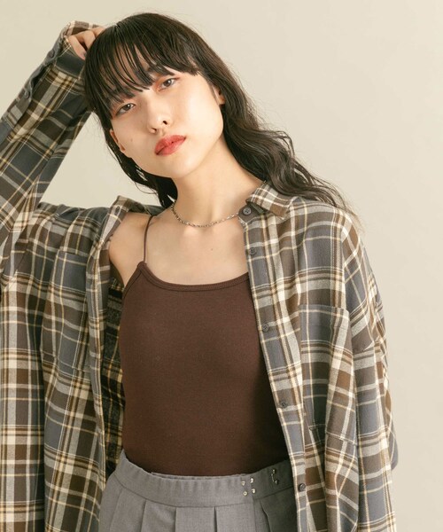 KBF（ケイビーエフ）の「スパゲティストラップカップ付きキャミ（キャミソール・レディース・L.BEIGE/YEL GREEN/BLACK/BLUE GRAY/BROWN・one）」の17枚目の写真