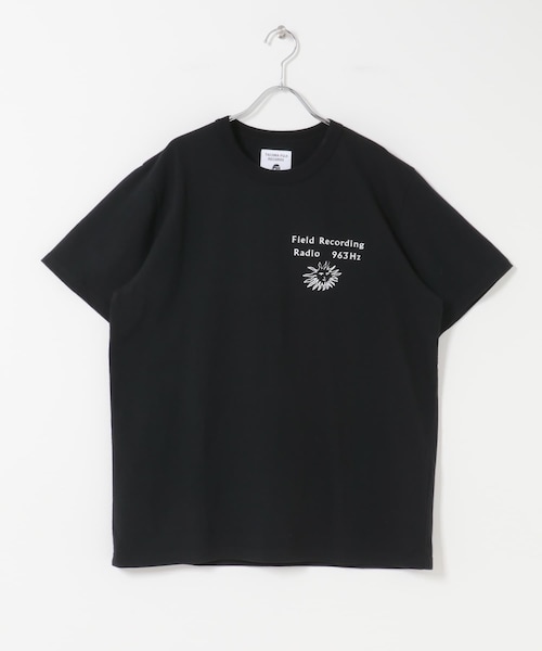 EKAL（エカル）の「TACOMA FUJI RECORDS　FIELD RECORDING RADIO T-SHIRTS（Tシャツ/カットソー・メンズ・WHITE/BLACK・M/L/XL）」の2枚目の写真
