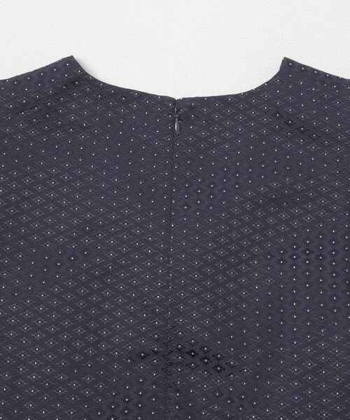 URBAN RESEARCH ROSSO（アーバンリサーチロッソ）の「ジャガードペプラムＶネックブラウス（シャツ/ブラウス・レディース・BLACK/NAVY・Free）」の10枚目の写真