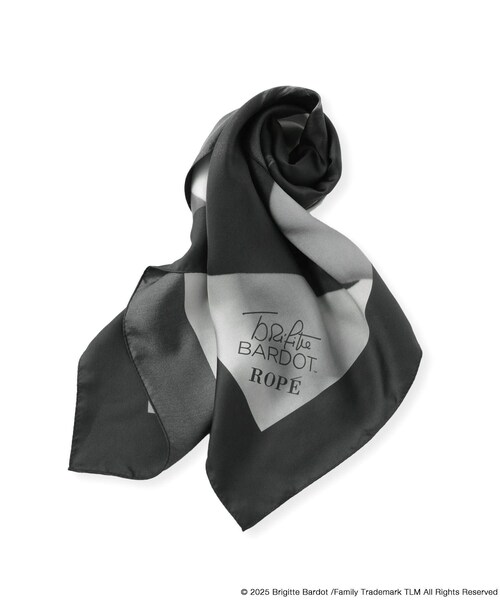 ROPE'（ロペ）の「【Brigitte Bardot×ROPE'・コラボ】プリントシルクスカーフ/Lサイズ（バンダナ/スカーフ・レディース・ブラック/ブラック系・F）」の17枚目の写真