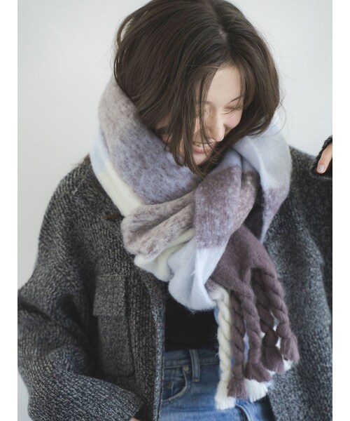 Ungrid（アングリッド）の「起毛大判ニットマフラー（マフラー・レディース・レッド/イエロー/ブルー/ミックス/アイボリー・F）」の11枚目の写真