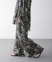 URBAN RESEARCH | 『一部別注カラー』LUSANA　CICI PANTS(その他パンツ)