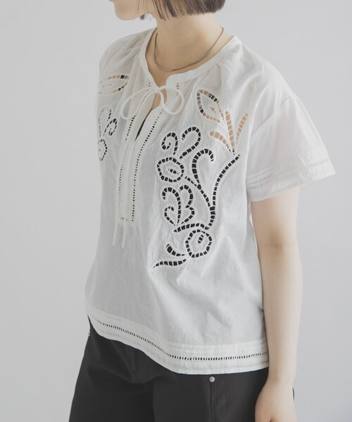 THE GOODLAND MARKET（ザグッドランドマーケット）の「FANAKA　レースブラウス（シャツ/ブラウス・レディース・オフホワイト/ブラック・Free）」の6枚目の写真
