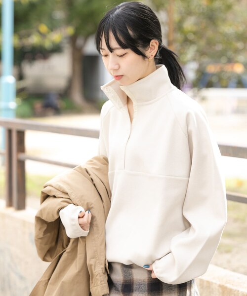 EKAL（エカル）の「ウォームドジャージスタンドプルオーバー（その他トップス・レディース・アイボリー/ブラック/ブラウン・one）」の4枚目の写真