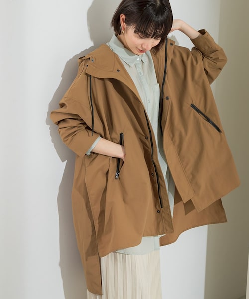 KBF（ケイビーエフ）の「BIGマウンテンパーカー（マウンテンパーカー・レディース・KHAKI/L.GREIGE/CAMEL・one）」の3枚目の写真