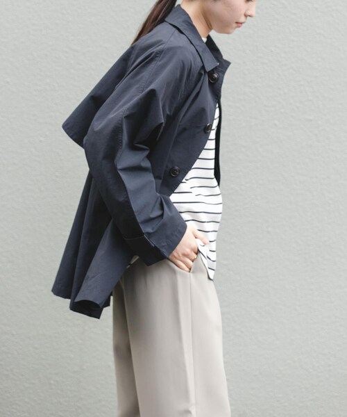 URBAN RESEARCH DOORS(アーバンリサーチドアーズ)の「FORK&SPOON ステンカラーテントコート(ステンカラーコート・レディース・BEIGE/NAVY・1)」の18枚目の写真