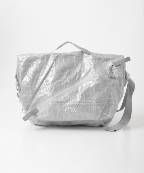EKAL(エカル)の「CMF OUTDOOR GARMENT MESSENGER BAG DYNEEMA(メッセンジャーバッグ・メンズ・GRAY/WHITE・One)」の4枚目の写真