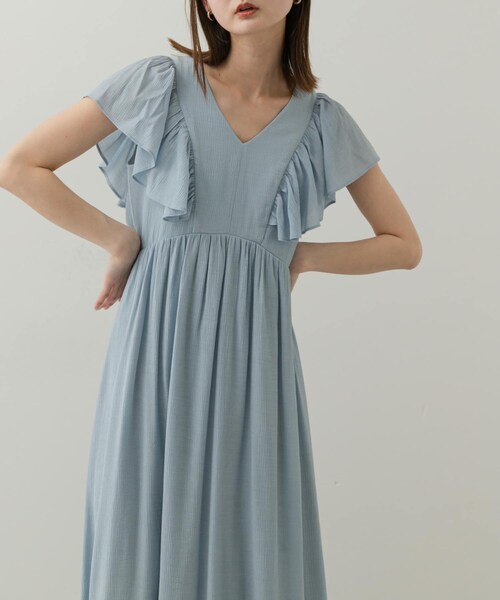 SENSE OF PLACE by URBAN RESEARCH(センスオブプレイスバイアーバンリサーチ)の「Vネックウエストマークフリルワンピース(ワンピース・レディース・BLACK/IVORY/L.BLUE・COMPACT/one)」の21枚目の写真