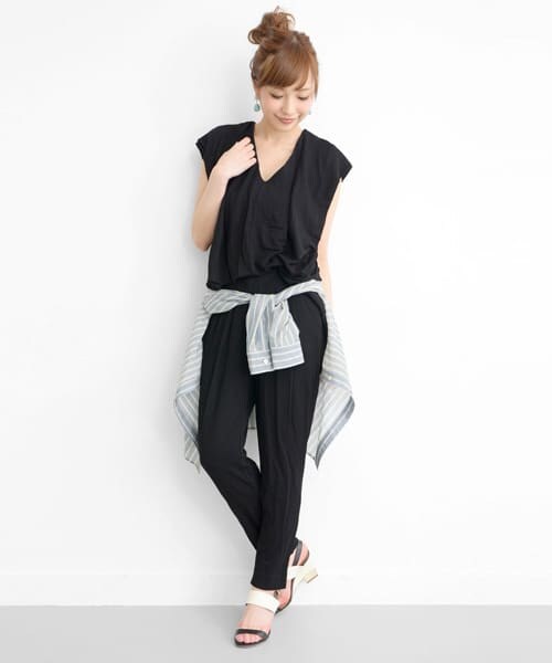 URBAN RESEARCH ROSSO（アーバンリサーチロッソ）の「VネックTOPS Set タックPANTS（サロペット/オーバーオール・レディース・ROYAL BLUE/GRAY/BLACK・FREE）」の7枚目の写真