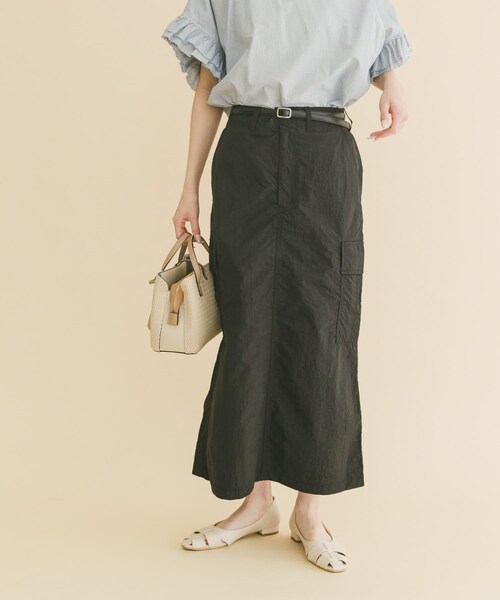 ITEMS URBANRESEARCH(アイテムズ アーバンリサーチ)の「ベルト付きカーゴスカート(スカート・レディース・MOC/BLK・Free)」の4枚目の写真