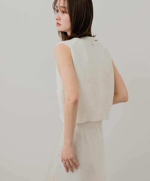 SENSE OF PLACE by URBAN RESEARCH（センスオブプレイスバイアーバンリサーチ）の「クロップドニットベスト（ベスト・レディース・IVORY/CHARCOAL/NAVY・one）」の7枚目の写真