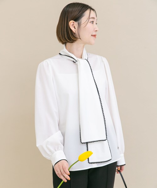 URBAN RESEARCH ROSSO（アーバンリサーチロッソ）の「『WEB/一部店舗限定』トリミングボウタイブラウス（シャツ/ブラウス・レディース・OFFWHITE/NAVY・Free）」の11枚目の写真