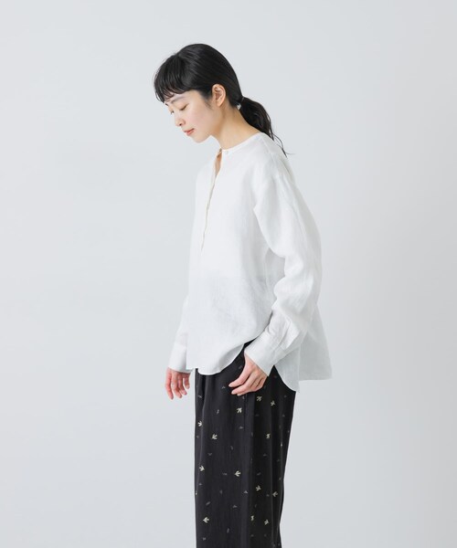 かぐれ（カグレ）の「リネンヘンリーワイドシャツ（シャツ/ブラウス・レディース・OFF/LIGHT GRAY/NAVY・Free）」の10枚目の写真