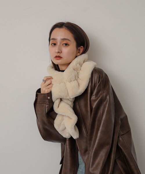 SENSE OF PLACE by URBAN RESEARCH(センスオブプレイスバイアーバンリサーチ)の「ウェーブティペット(マフラー・レディース・IVORY/CHARCOAL/BROWN・one)」の6枚目の写真