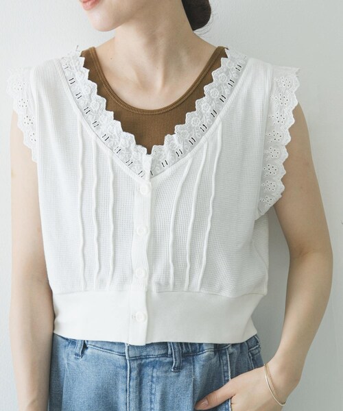 URBAN RESEARCH（アーバンリサーチ）の「crinkle crinkle crinkle　WAFFLE FRILL VEST（ベスト・レディース・WHITE/BLACK・Free）」の3枚目の写真