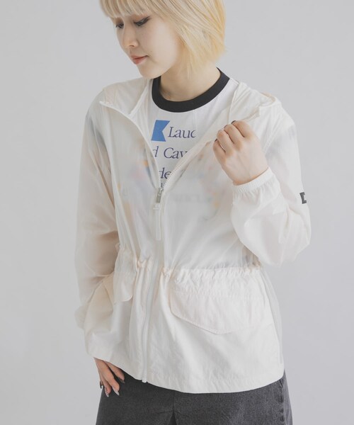 THE GOODLAND MARKET（ザグッドランドマーケット）の「AIGLE　超軽量 撥水 UVカット フーディショートジャケット（テーラードジャケット・レディース・LAIT/LILAS・36/38）」の4枚目の写真