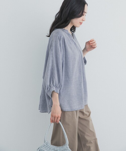 URBAN RESEARCH DOORS(アーバンリサーチドアーズ)の「シアーデニムピンタックドルマンブラウス(シャツ/ブラウス・レディース・INDIGO/L.INDIGO・Free)」の10枚目の写真