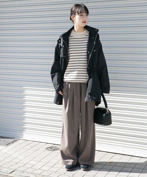 ITEMS URBANRESEARCH(アイテムズ アーバンリサーチ)の「『撥水/イージーケア』ライトフーディーブルゾン(ブルゾン・レディース・ECRU/BLK・Free)」の17枚目の写真