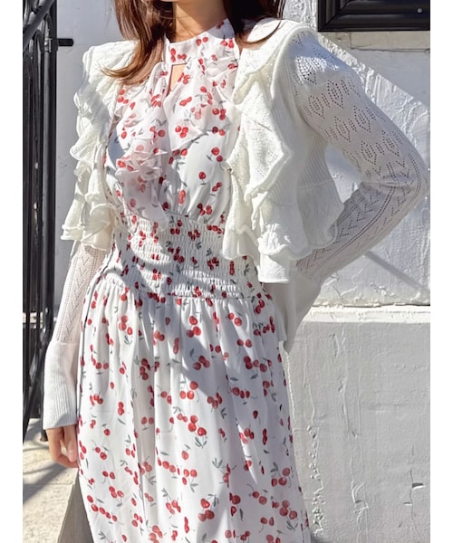 dazzlin（ダズリン）の「ペプラムフリルリボンカーデ（カーディガン/ボレロ・レディース・オフホワイト/ブラック/ピンク/イエロー・F）」の2枚目の写真