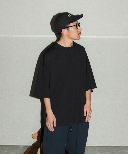 URBAN RESEARCH(アーバンリサーチ)の「Wide Dad BREEZY TECH SHORT-SLEEVE T-SHIRTS(Tシャツ/カットソー・メンズ・D.NAVY/BLACK/CHARCOAL・1/2)」の9枚目の写真
