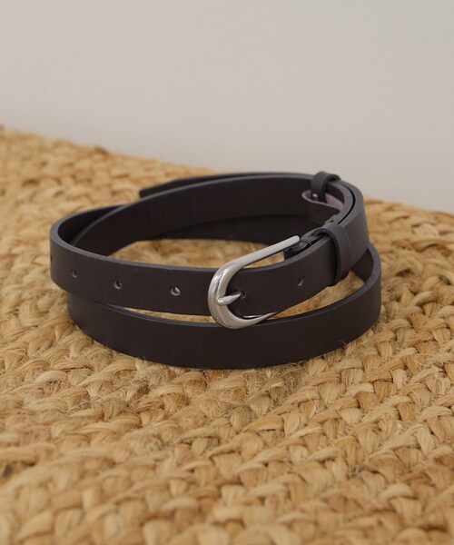 ADAM ET ROPE'（アダムエロペ）の「【W S（ドゥーブル）】レザーオーバルバックルベルト 2（ベルト・レディース・ブラック/ベージュ系/ダークブラウン・F）」の2枚目の写真