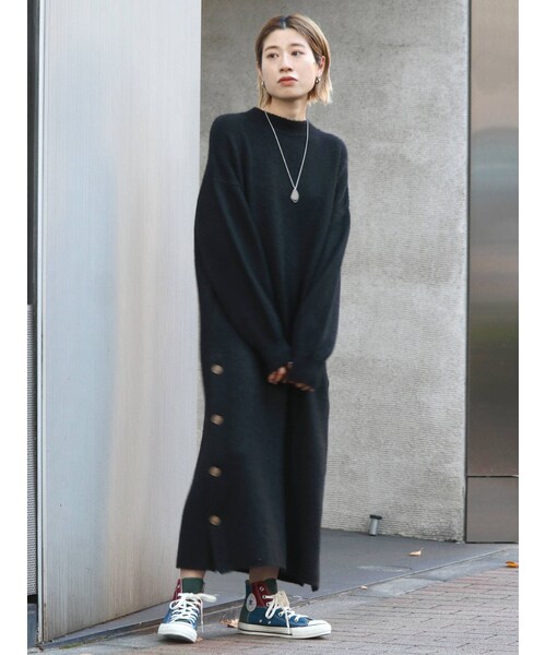 Ungrid（アングリッド）の「サイドボタンデザインニットワンピース（ワンピース・レディース・ベージュ/ミディアムグレー/ブラック/ブルー・F）」の4枚目の写真