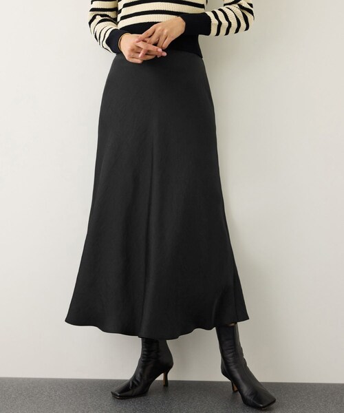 ROPE'(ロペ)の「リンクルサテンマーメイドスカート(スカート・レディース・ブラック/ベージュ・36/38)」の6枚目の写真