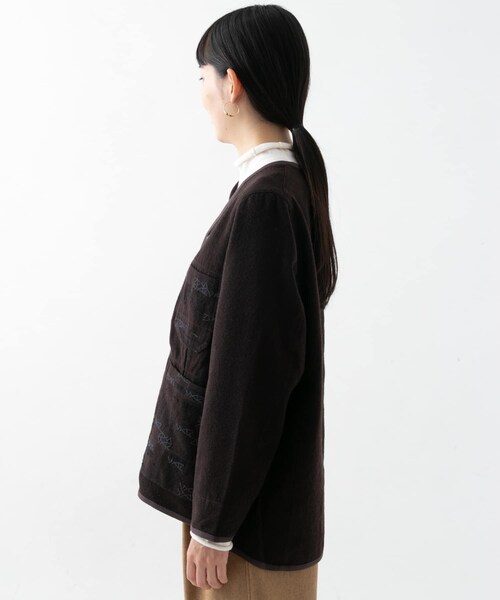 URBAN RESEARCH（アーバンリサーチ）の「WORK NOT WORK　ウールエンブロイダリーバーナージャケット（ノーカラージャケット・レディース・GRAY/D.BROWN・1/2）」の21枚目の写真
