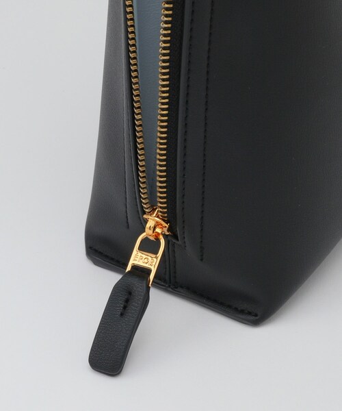 ROPE'（ロペ）の「【E'POR】Y BAG Shoulder Mini【超軽量】（ショルダーバッグ・レディース・ブラック/ホワイト系/キナリ/ダークブラウン/ブルー系/パープル系/ライトグレー・F）」の9枚目の写真