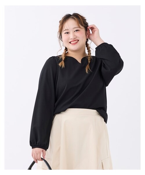 nissen（ニッセン）の「＜大きいサイズ＞きゃしゃ見えハートネックカットソートップス（Tシャツ/カットソー・レディース・オフホワイト/黒/グレージュ/ミントブルー・L/LL/3L/4L/5L/6L/8L/10L）」の4枚目の写真