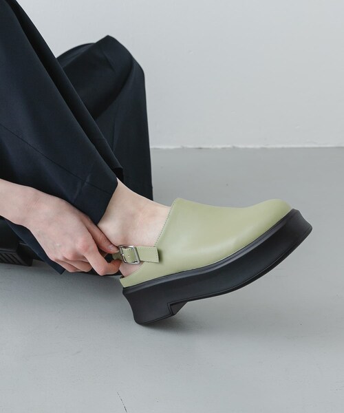 SENSE OF PLACE by URBAN RESEARCH(センスオブプレイスバイアーバンリサーチ)の「クロッグベルトサボ(その他シューズ・レディース・BLACK/Y.BEIGE・S/M/L)」の2枚目の写真