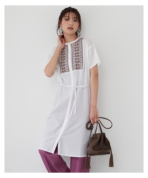 nissen（ニッセン）の「大きいサイズインド綿100％刺しゅうワンピース（共布リボン付）（ワンピース・レディース・ブルー系/黒系/オフホワイト系・L~LL相当/3L~4L相当/5L~6L相当/8L相当/10L相当）」の6枚目の写真