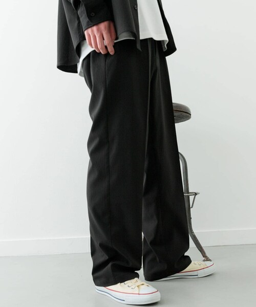 ITEMS URBANRESEARCH（アイテムズ アーバンリサーチ）の「『セットアップ対応』ヨウリュウ1-tuckテーパードパンツ（その他パンツ・メンズ・NVY/BRN/BLK・M/L）」の11枚目の写真