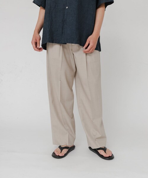 URBAN RESEARCH(アーバンリサーチ)の「『別注』YLEVE×URBAN RESEARCH S120'S WOOL 3TACK PANTS(その他パンツ・メンズ・BLACK/BEIGE・3/4)」の15枚目の写真
