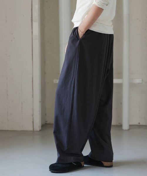 URBAN RESEARCH DOORS（アーバンリサーチドアーズ）の「FORK&SPOON　TRシームコクーンパンツ（その他パンツ・レディース・CHARCOAL/NAVY・1/2）」の5枚目の写真