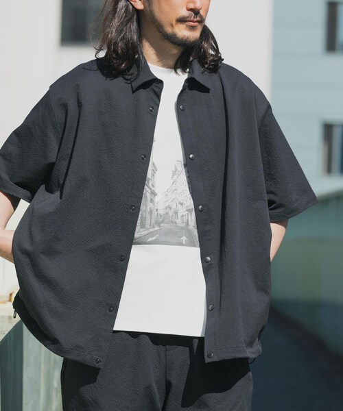ITEMS URBANRESEARCH（アイテムズ アーバンリサーチ）の「『接触冷感/イージーケア/吸水速乾/撥水/防汚』高機能シアサッカー サイドストレージシャツ(楽着シリーズ)（シャツ/ブラウス・メンズ・BLACK/BEIGE/L.BLUE・M/L）」の5枚目の写真
