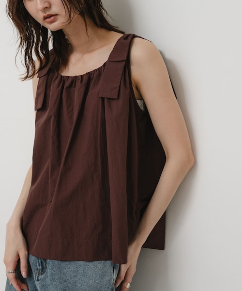 SENSE OF PLACE by URBAN RESEARCH(センスオブプレイスバイアーバンリサーチ)の「ショルダーリボンブラウス(シャツ/ブラウス・レディース・BLACK/BROWN/BEIGE・One)」の2枚目の写真