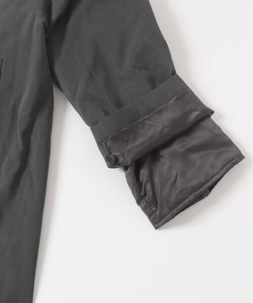 URBAN RESEARCH(アーバンリサーチ)の「A PRESSE Maxi Length Washed Silk Trench Coat(ステンカラーコート・メンズ・CHARCOAL/GRAY・2/3)」の10枚目の写真