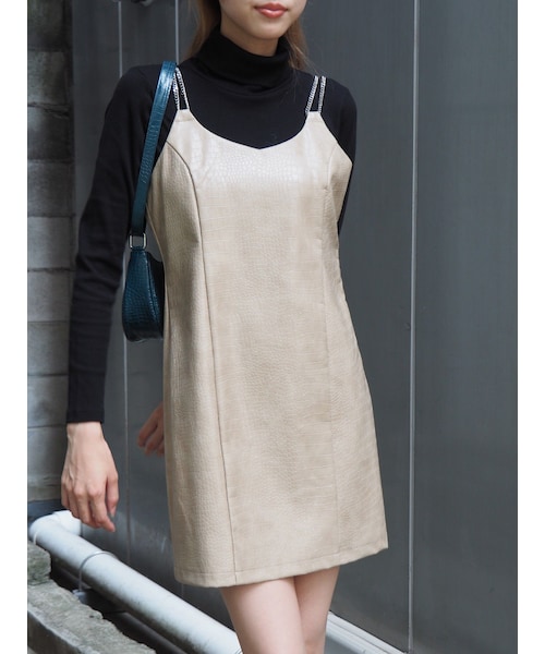 EVRIS（エヴリス）の「チェーンストラップミニワンピース（ワンピース・レディース・ブラック/パープル/ベージュ・F）」の8枚目の写真