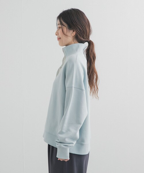 URBAN RESEARCH DOORS（アーバンリサーチドアーズ）の「刺繍スタンドカラースウェット（スウェット・レディース・OFF/L.BLUE・Free）」の22枚目の写真