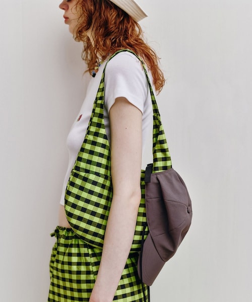 ADAM ET ROPE'(アダムエロペ)の「【COMING OF AGE(カミング オブ エイジ)】HOBO MINI BAG(ショルダーバッグ・レディース・ブラック/キミドリ/ターコイズ/レッド・F)」の3枚目の写真