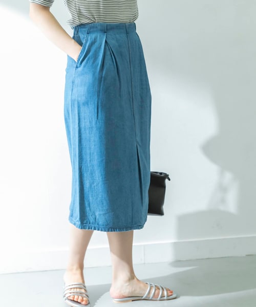 URBAN RESEARCH（アーバンリサーチ）の「bolsista　Denim Tuck Skirt（デニムスカート・レディース・BLUE・36/38）」の6枚目の写真